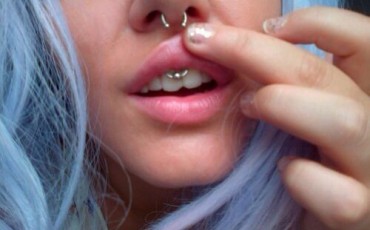 Le piercing smiley / du frein labial