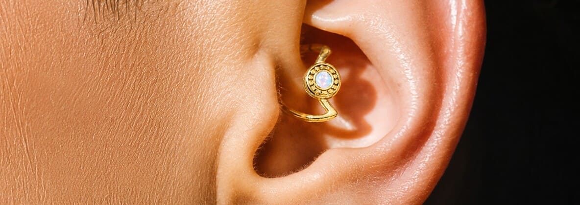 Piercing Daith : Bijoux Stylés & Résistants