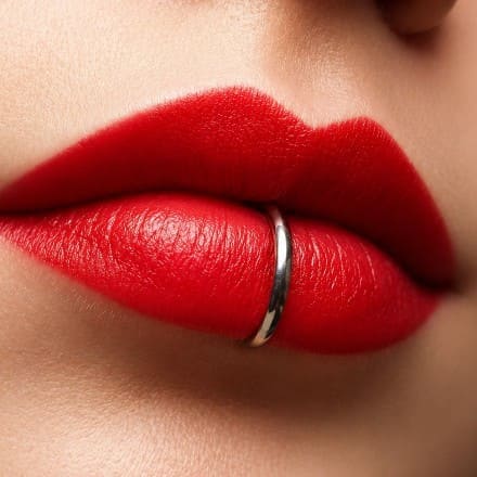 Piercing lèvre anneau