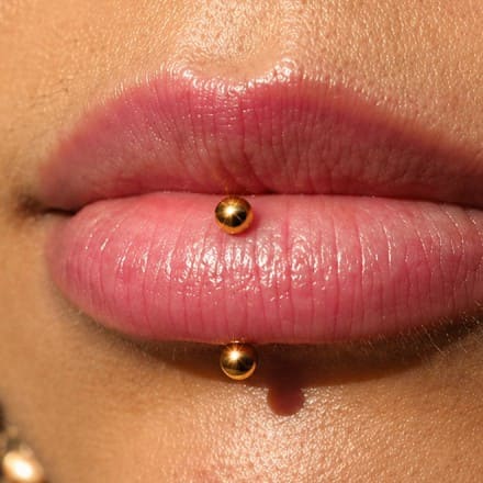 Piercing labret vertical